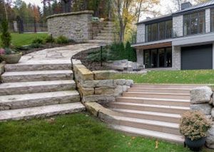 Boulder Retaining Walls: The Perfect Blend of Strength and Aesthetic Appeal